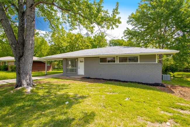 Building Photo - 119 Poinsetta Dr
