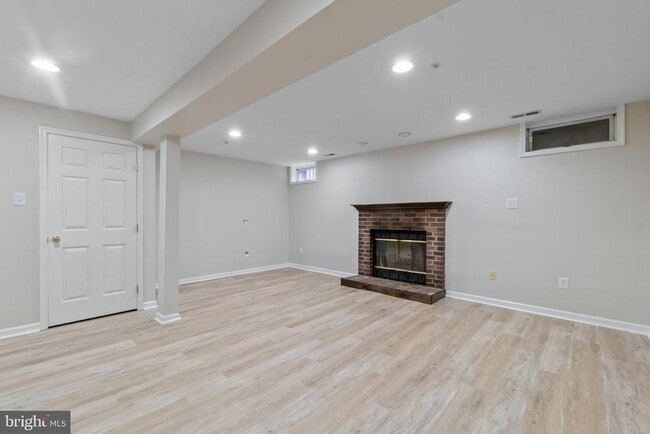 Building Photo - 9993 Sherwood Farm Rd
