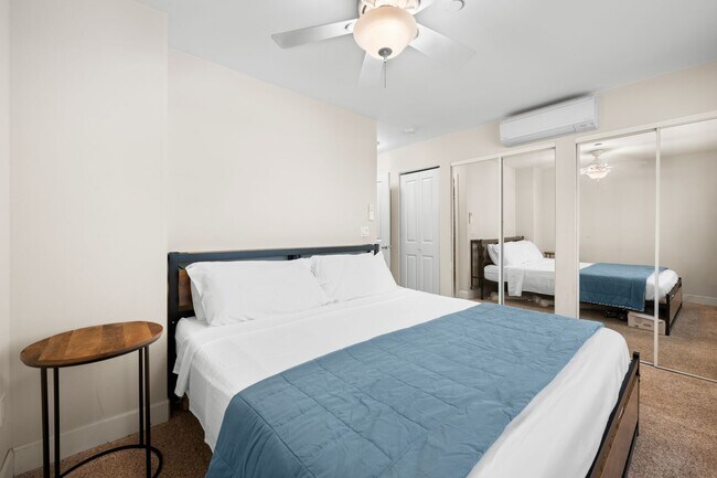 Building Photo - 2 Bed / 2 Bath Bridge-Level Condo with Ocean View & 2 parking stalls