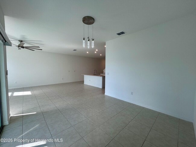 Building Photo - 32100 Pop Ash Pl
