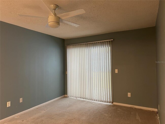 Building Photo - 209 NE Lincoln Cir N