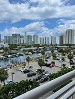 Building Photo - 400 Kings Point Dr