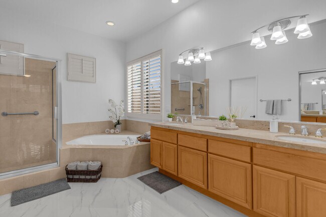 Building Photo - 44397 Mesquite Dr