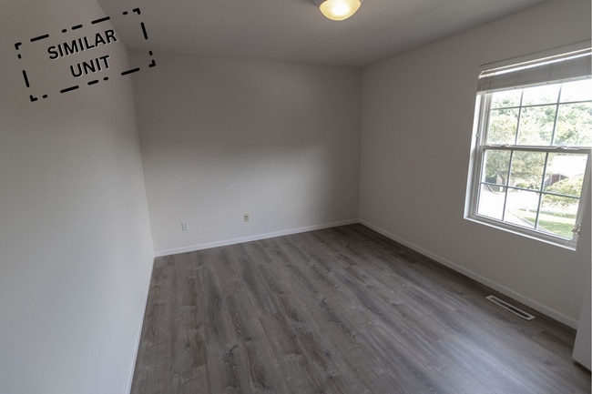 Building Photo - 3322 E St Charles Rd