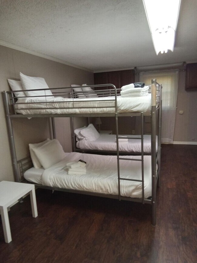 Building Photo - 4BR 3BA SFH with Full Finished Basement