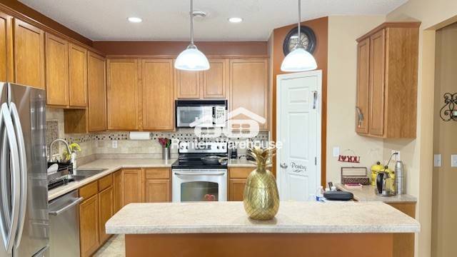 Building Photo - 10740 Town Square Dr NE