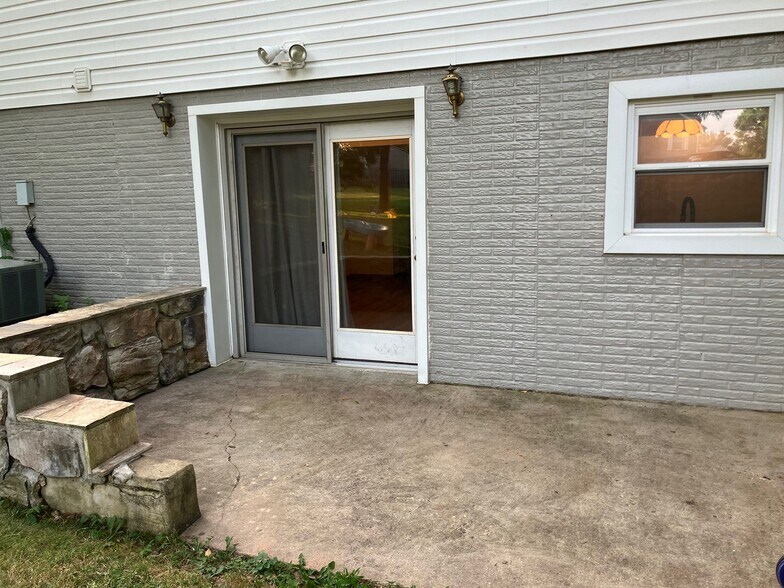 entry - 129 Fenway Dr