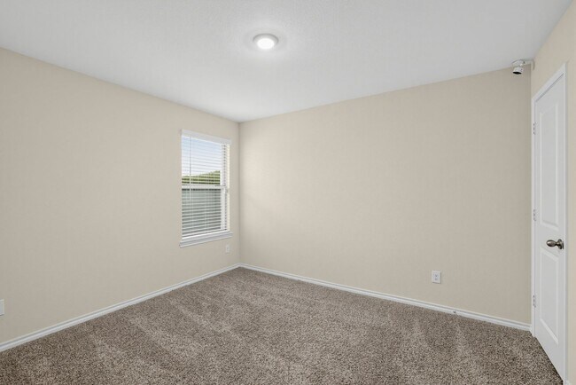 Building Photo - 116 Sir Barton Ln