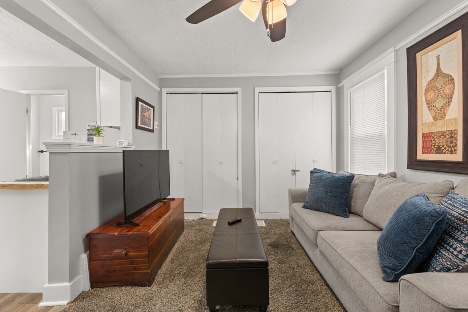 Building Photo - 1326 W 69th St