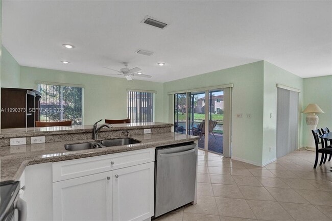 Building Photo - 1726 SW 110th Terrace