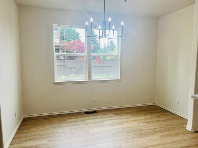 Building Photo - Wilsonville Villebois Community Offers Spacious End Unit Town Home