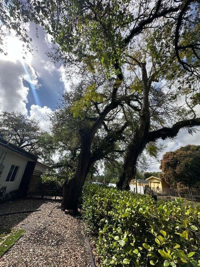 Building Photo - 9999 NW 23rd Ave