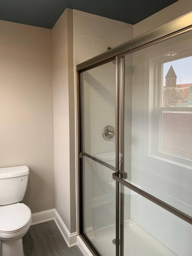 Building Photo - 29 Elk St