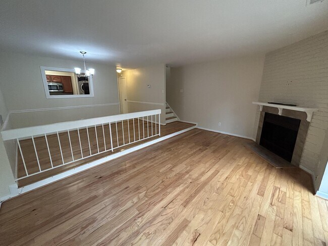 Building Photo - 3095 Hawthorne Dr NE