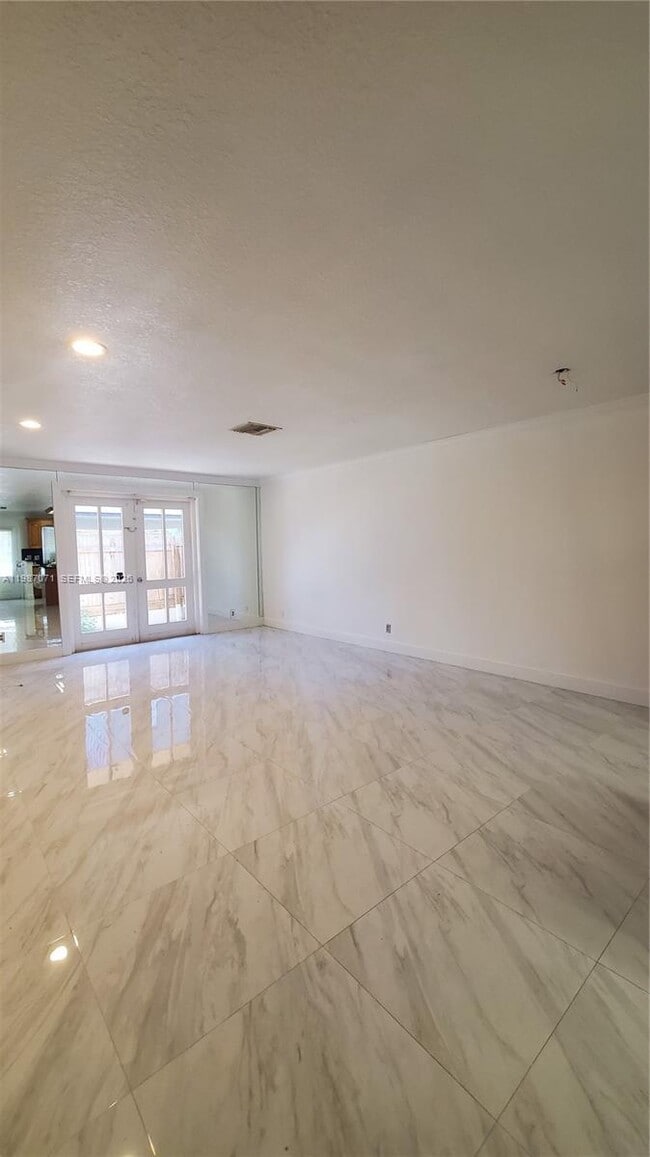 Building Photo - 2638 Taylor St