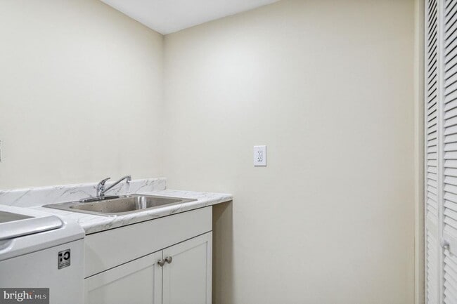 Building Photo - 12735 Lighthouse Ln