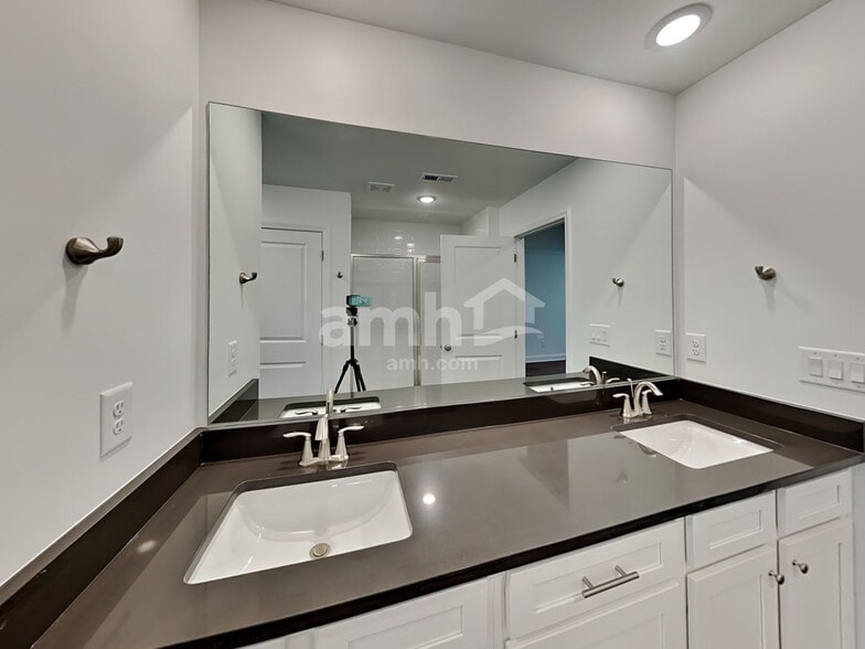 Building Photo - 23 Spruce Cir