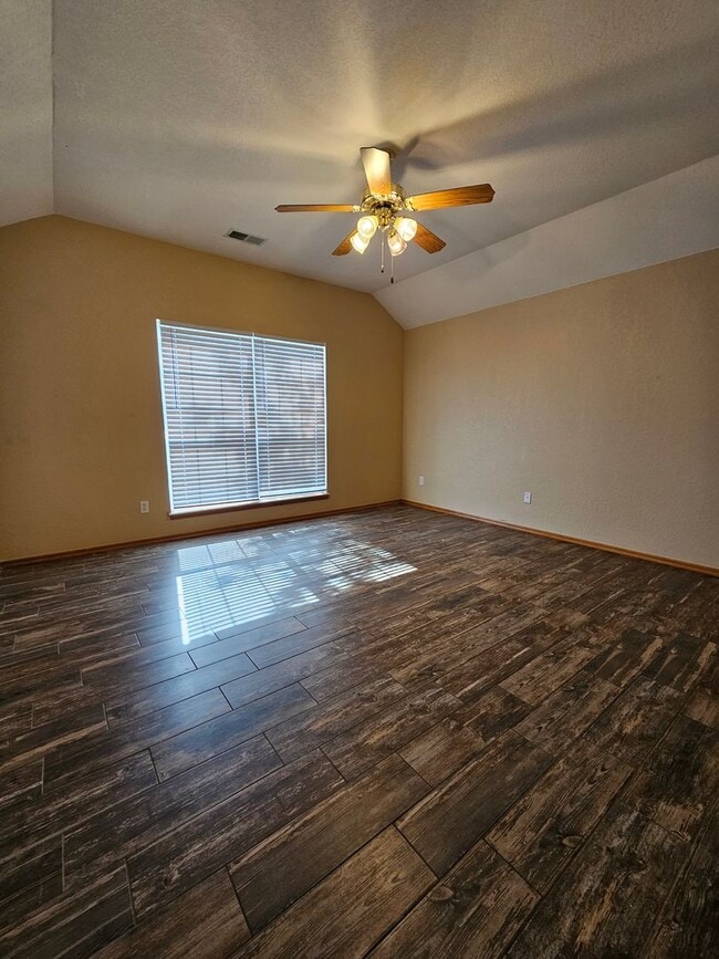 Building Photo - (3) Bed/(2) Bath in Tecumseh Ridge Addition Avail NOW! Pets Negotiable.