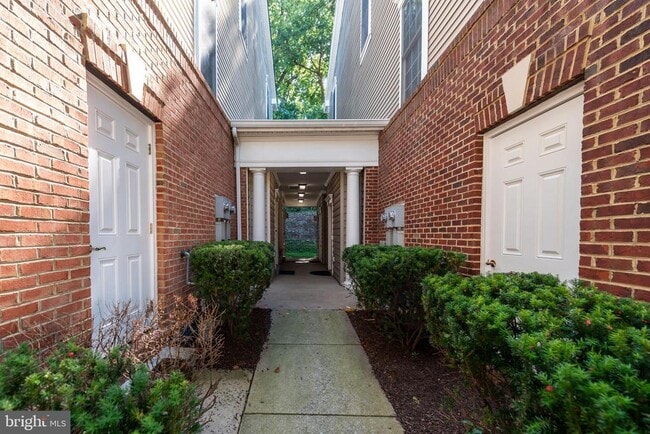 Primary Photo - 7117 Mason Grove Ct