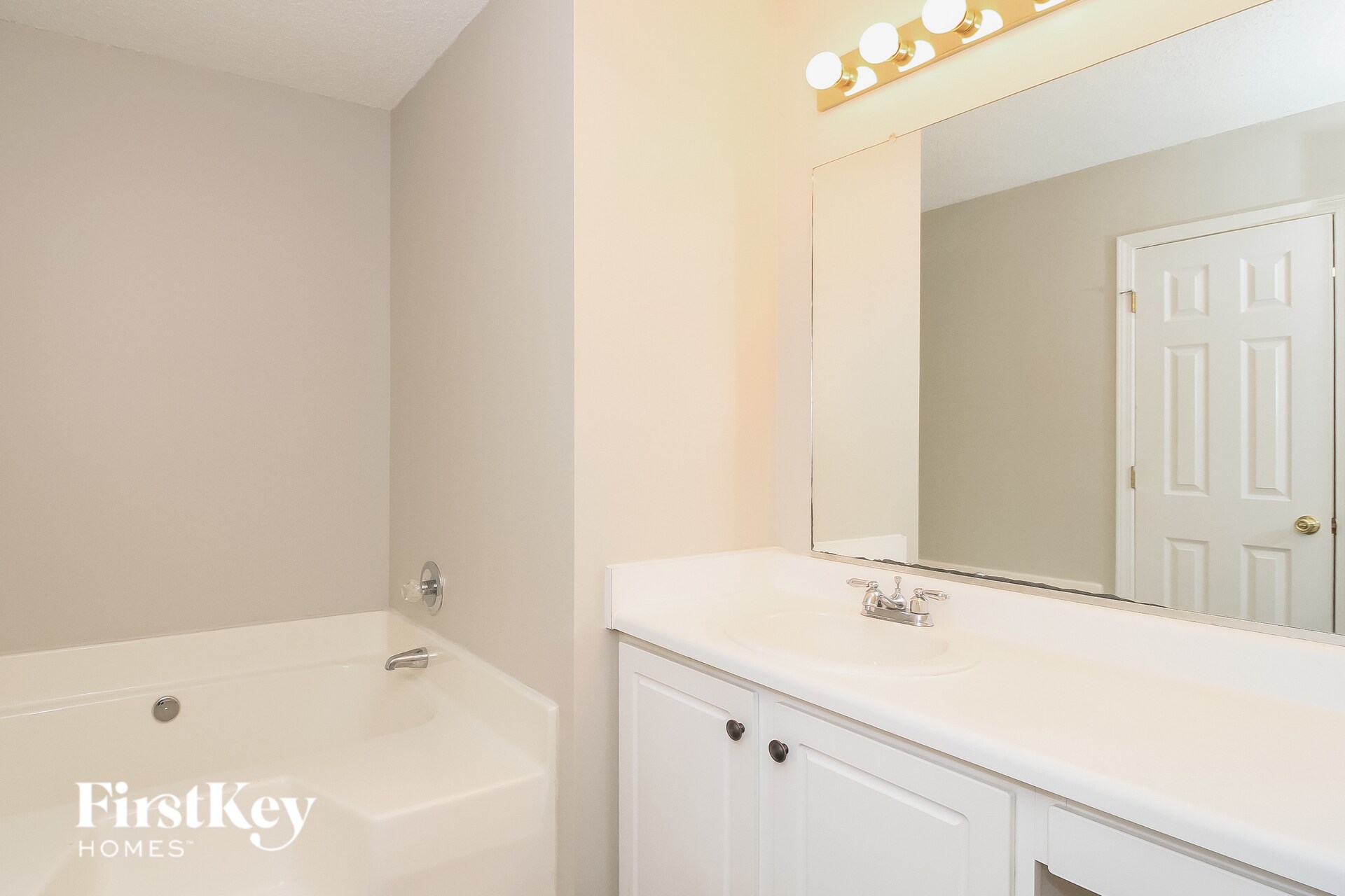 Building Photo - 944 Highland Glen Rd