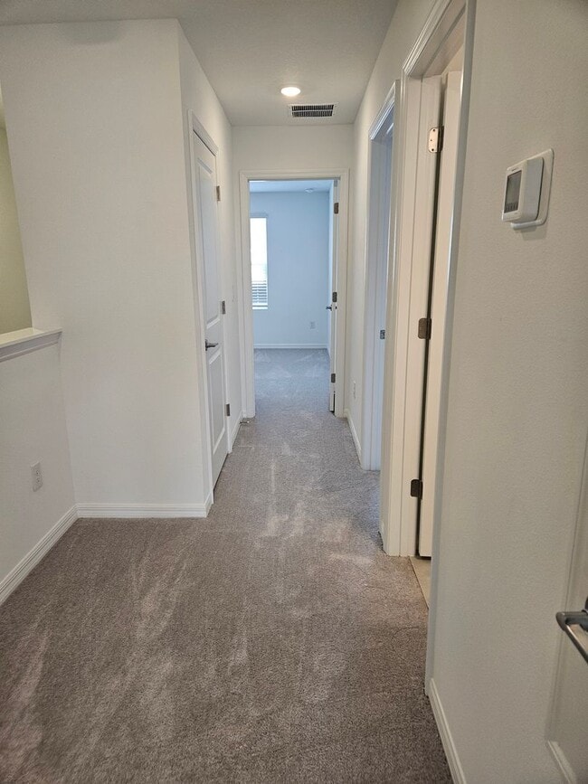 Building Photo - Townhome in The Townhomes of River Landing