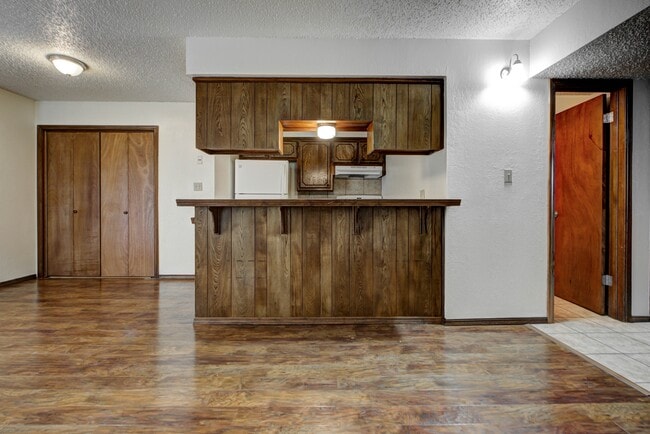 Building Photo - 1315 Glen Oaks Ct