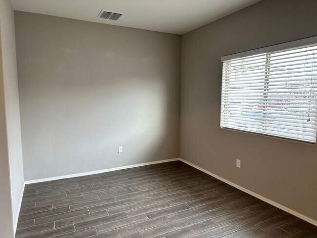 Building Photo - Beautiful Home in Saguaro Bloom!