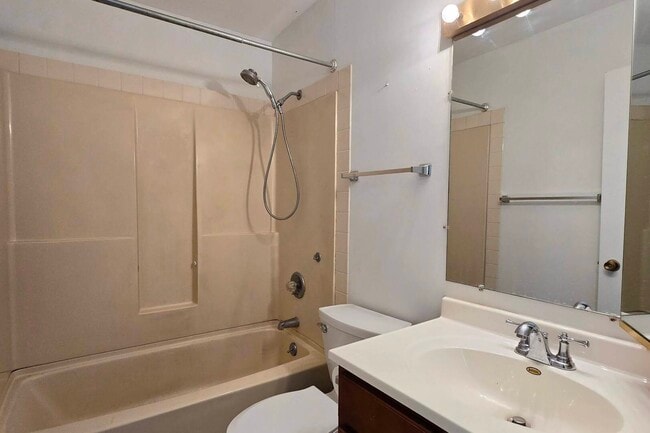 Building Photo - 703 Colby Ct