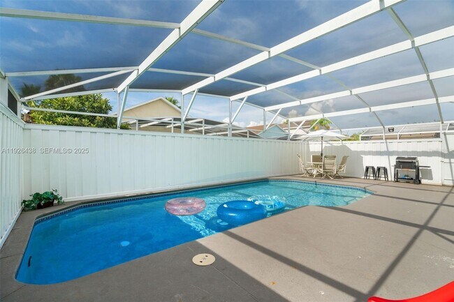 Building Photo - 128 Emeraldview Ave