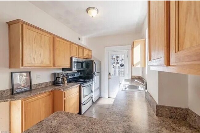 Building Photo - 214 Lucile Ave