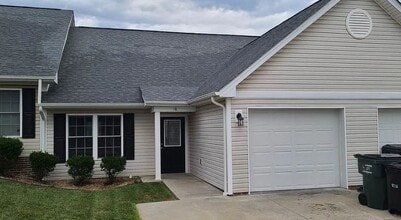 Building Photo - 18 Paige Dr