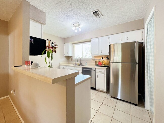 Building Photo - 9731 Anderson Village Dr