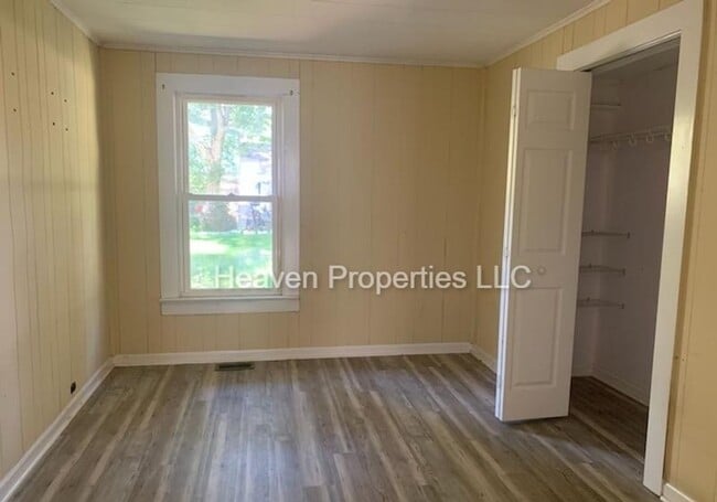 Building Photo - Charming 2BR/2BA Home with Large Yard, Shed