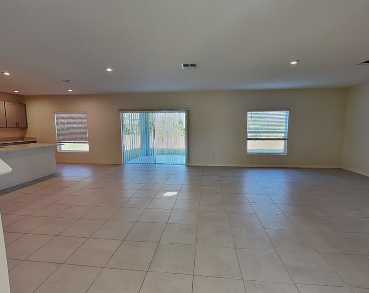 Building Photo - 3880 Fescue St