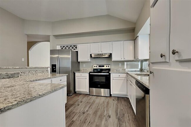 Building Photo - 8635 Spring Green Dr