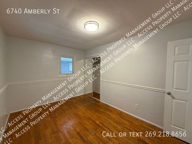 Building Photo - 6740 Amberly St