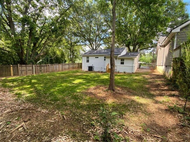 Building Photo - 1127 Dobbs Dr SE
