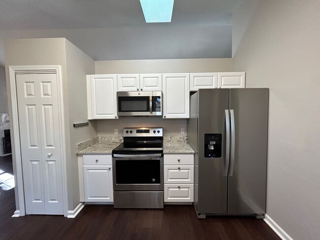 Building Photo - South AVL - Three Bedroom home with Wooded...