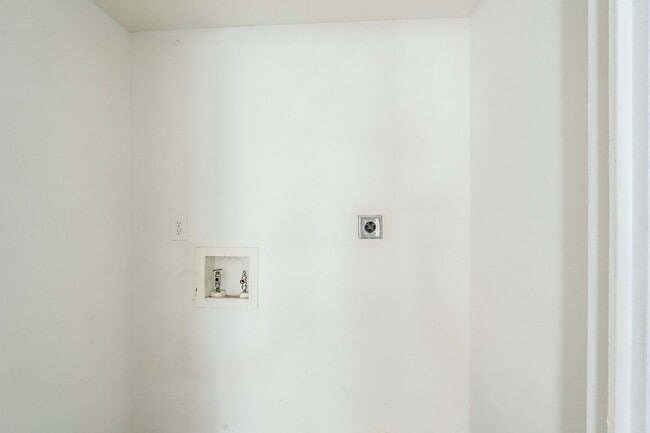 Building Photo - 3 bedroom townhome for rent