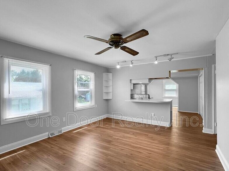 Building Photo - 130 Nelson Dr