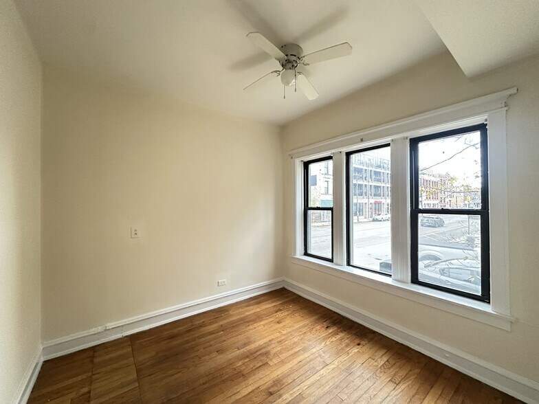 Building Photo - 3958 N Janssen Ave