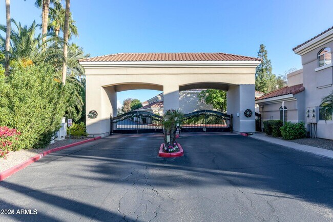 Building Photo - 8653 E Royal Palm Rd