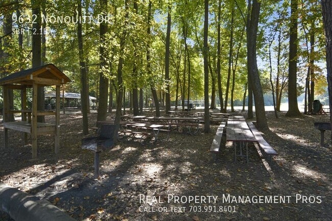 Building Photo - 9632 Nonquitt Dr