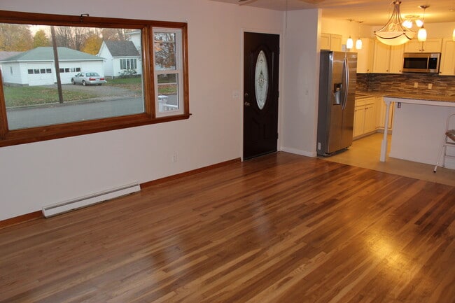 Building Photo - 772 Southport St