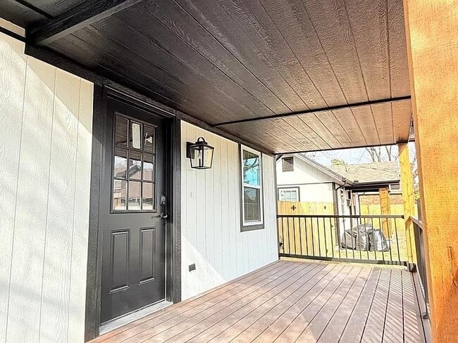 Building Photo - 5909 NW 40th St