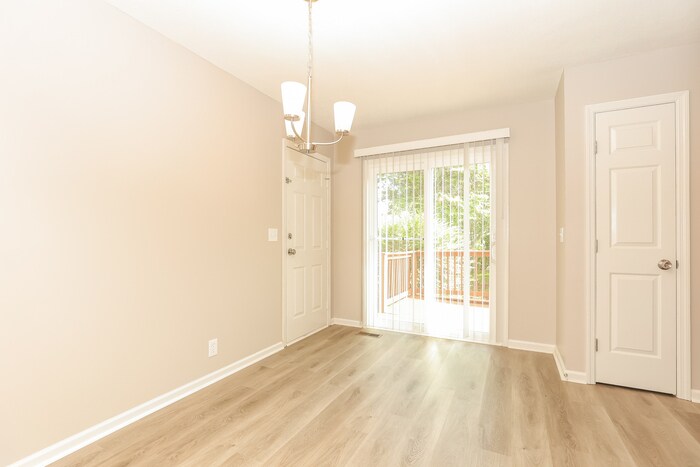 Building Photo - 415 Country Village Dr