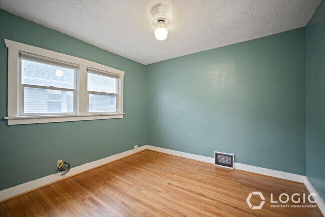 Building Photo - 155 Edith Ave S