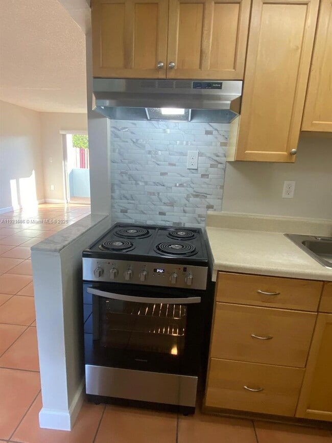 Building Photo - 1725 W 60th St