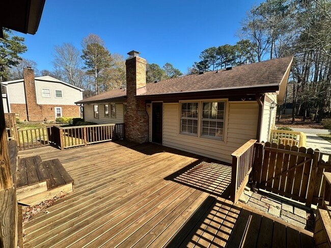 Building Photo - Adorable 3-Bedroom Home in the Heart of Cary with an Amazing Outdoor Space + Fenced Backyard!