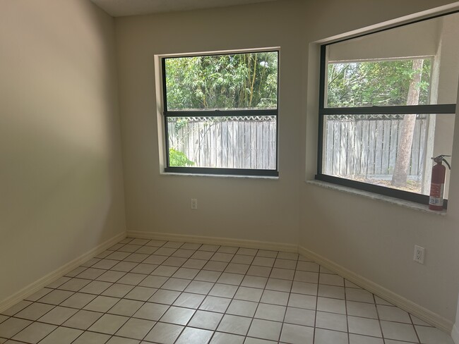 Building Photo - 4137 Woodview Dr